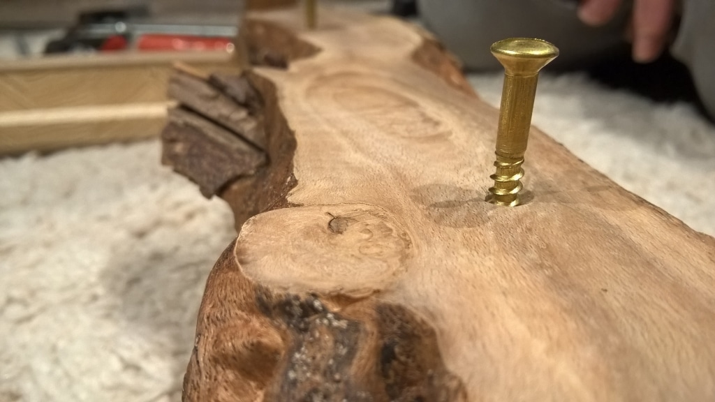 MagicMirror Rahmen Holz Schraube CloseUp